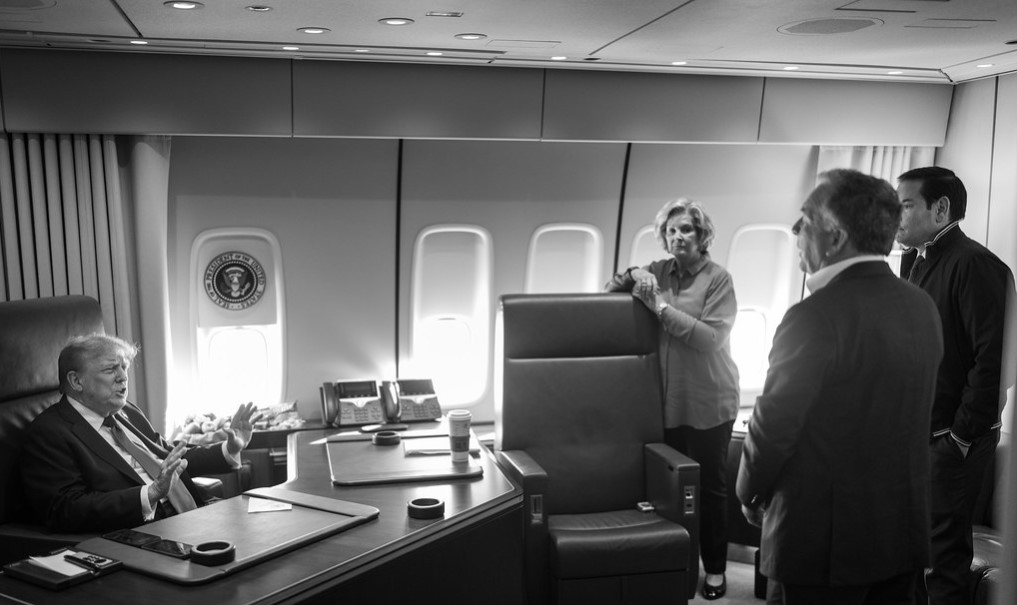 Τραμπ – Πούτιν: Ο φακός του Λευκού Οίκου στα «παρασκήνια» της Αλάσκας-4