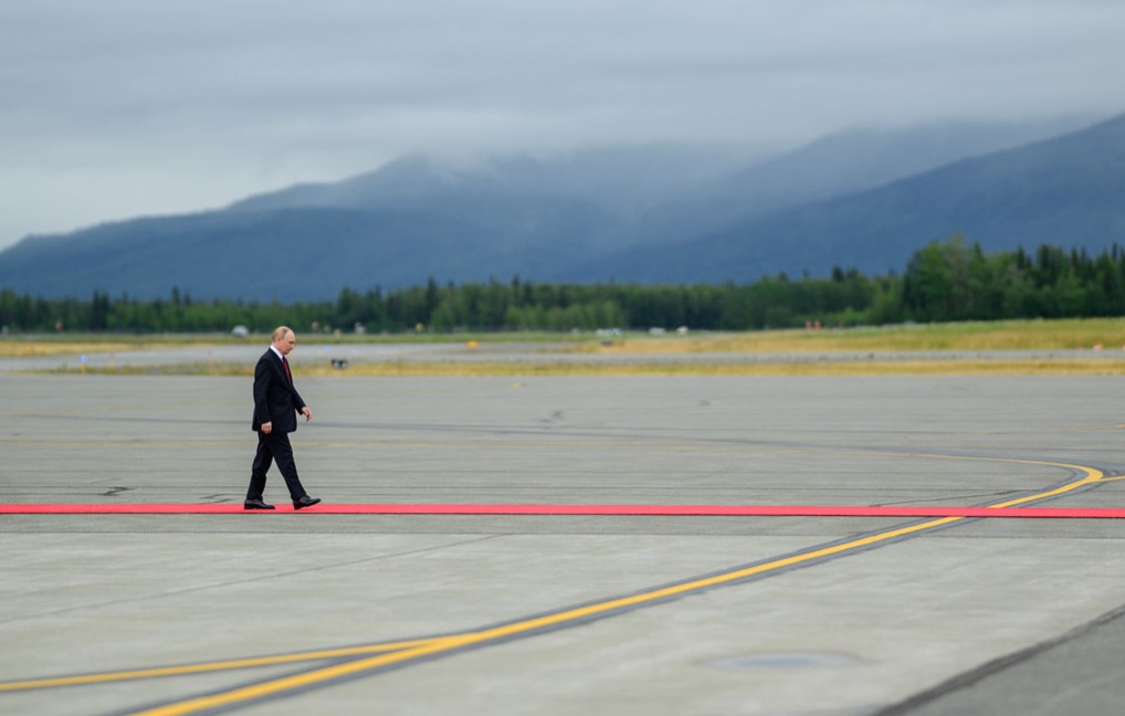 Τραμπ – Πούτιν: Ο φακός του Λευκού Οίκου στα «παρασκήνια» της Αλάσκας-7