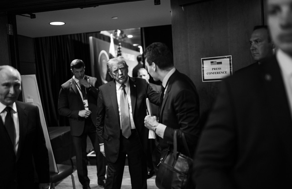 Τραμπ – Πούτιν: Ο φακός του Λευκού Οίκου στα «παρασκήνια» της Αλάσκας-10