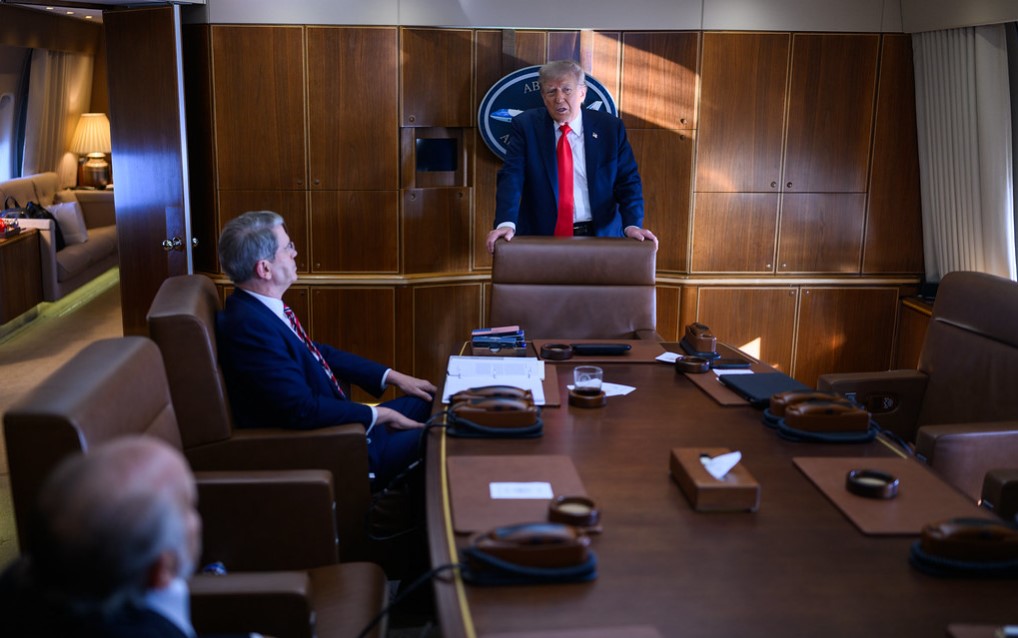 Τραμπ – Πούτιν: Ο φακός του Λευκού Οίκου στα «παρασκήνια» της Αλάσκας-8