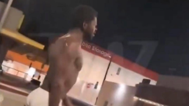 συνελήφθη-ο-lil-nas-x-κυκλοφορούσε-ημίγυμν-563775346