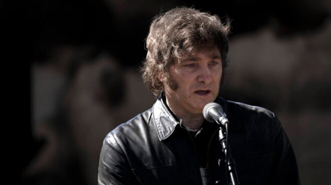 αργεντινή-διαδηλωτές-πέταξαν-πέτρες-563783053