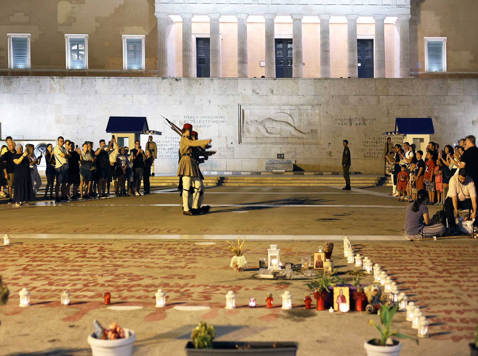 Διαβάστε στην «Καθημερινή της Κυριακής»-5