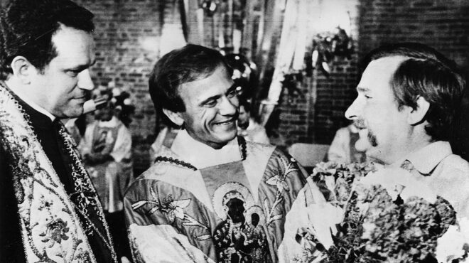 σύμβολο-ειρηνικής-αντίστασης-κατά-το-563758066