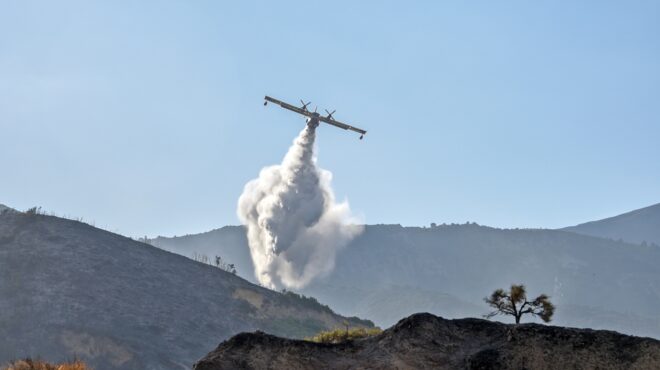 φωτιά-στη-λέσβο-δύο-εστίες-καίνε-στη-βρ-563786551