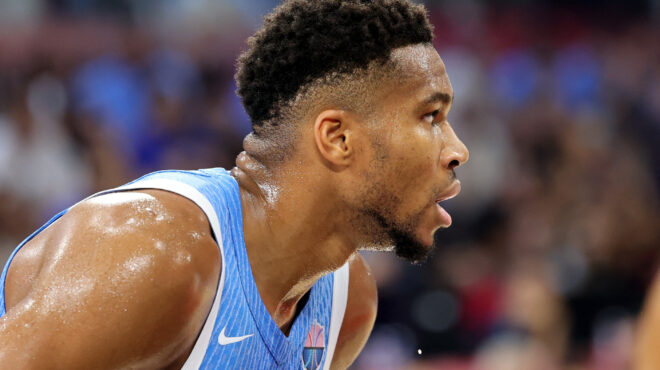 η-fiba-αποθεώνει-γιάννη-αντετοκούνμπο-κα-563789599