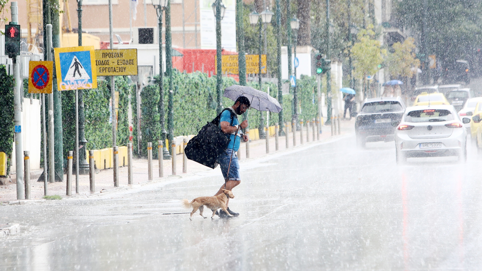 Μεσημεριανή μπόρα στο κέντρο της Αθήνας [εικόνες]-1
