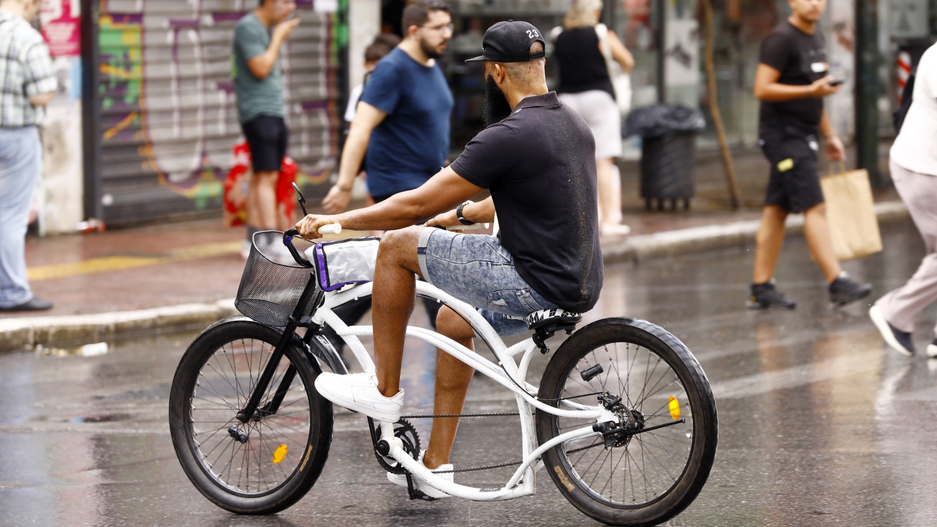 Μεσημεριανή μπόρα στο κέντρο της Αθήνας [εικόνες]-8