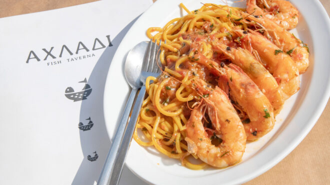 αχλάδι-σύρος-ψαροφαγία-εις-τον-αφρό-τη-563767132