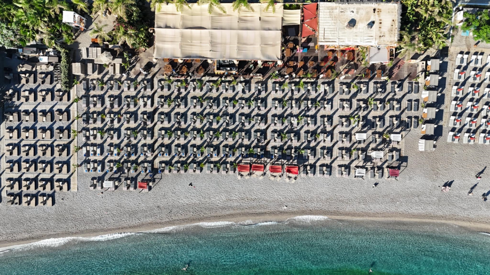 Επιμένει η αυθαιρεσία στις παραλίες της Ρόδου-1