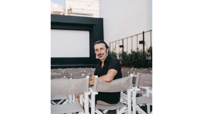 στο-θερινό-σινεμά-με-τον-ρένο-χαραλαμπ-563754085