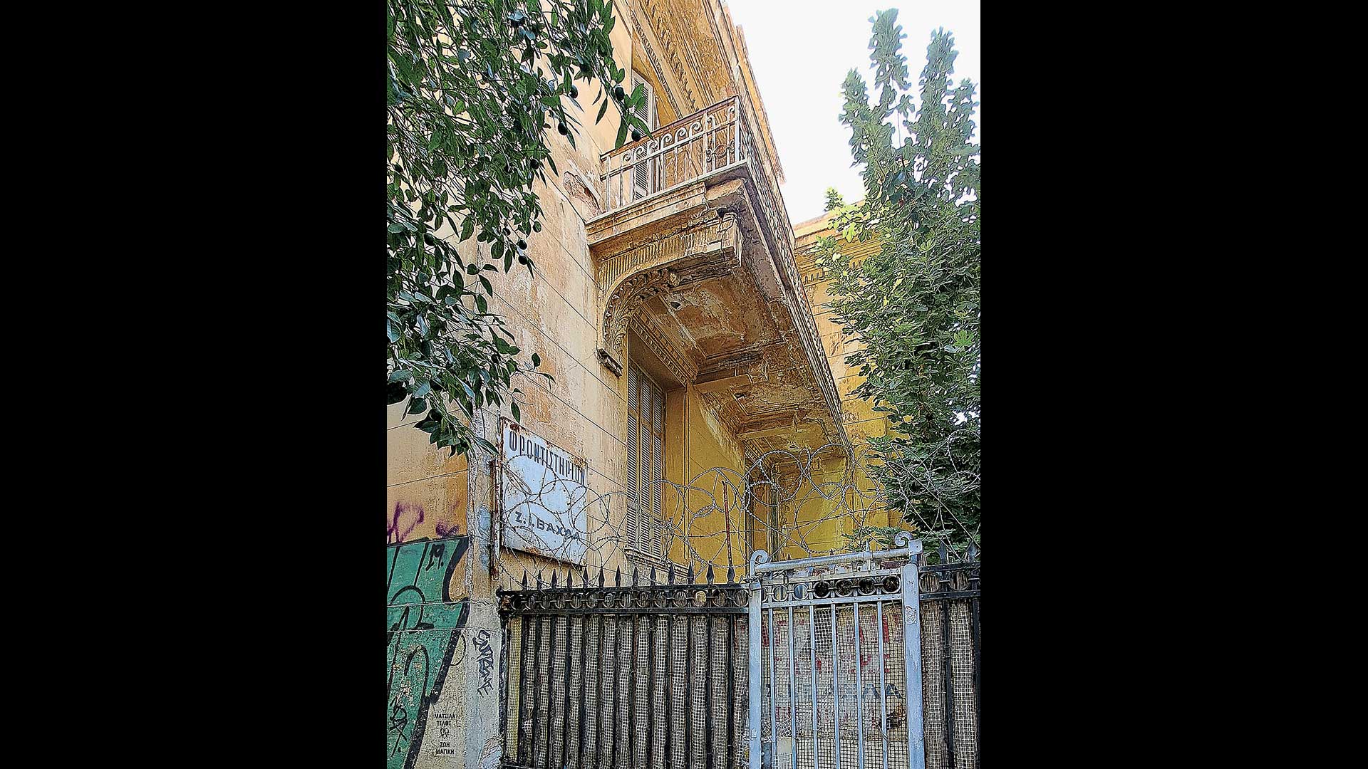 αυλές-και-κρυμμένοι-κήποι-στην-κυψέλη-563767387