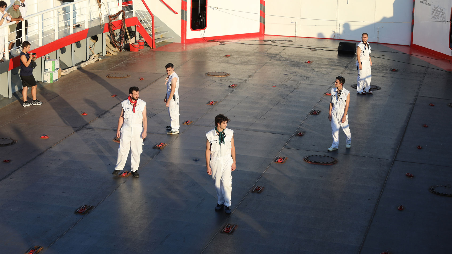 Παράσταση εν πλω – Με φέρι για το ανεκπλήρωτο-1