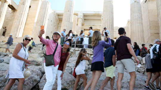 Τουρίστες και τον Νοέμβριο σε καλοκαιρινούς προορισμούς