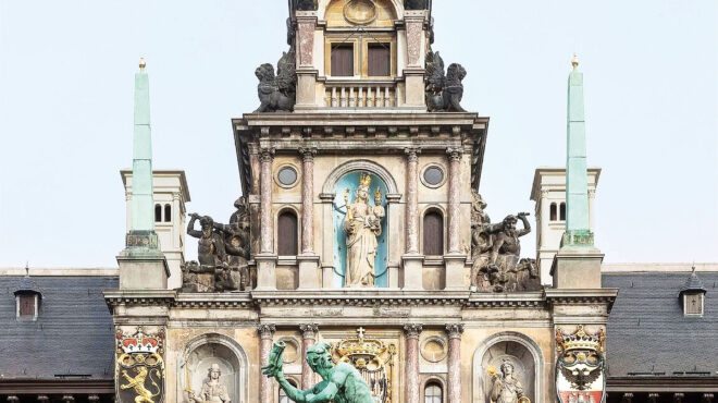 αναγεννήθηκε-το-δημαρχείο-της-αμβέρσ-563786188