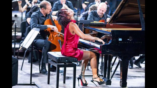 καθηλωτική-συναυλία-με-τη-γιούτζα-ουά-563746183