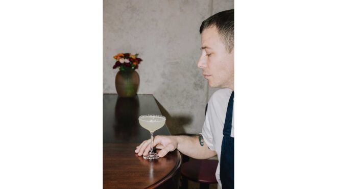 η-margarita-βγαίνει-βόλτα-στην-αθήνα-563770690