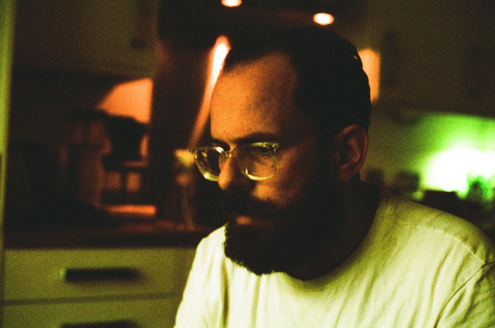 Με αγάπη και ταλέντο από το Λονδίνο: τα αθηναϊκά «Ktismata» του Γιάννη Τσιούνη-1