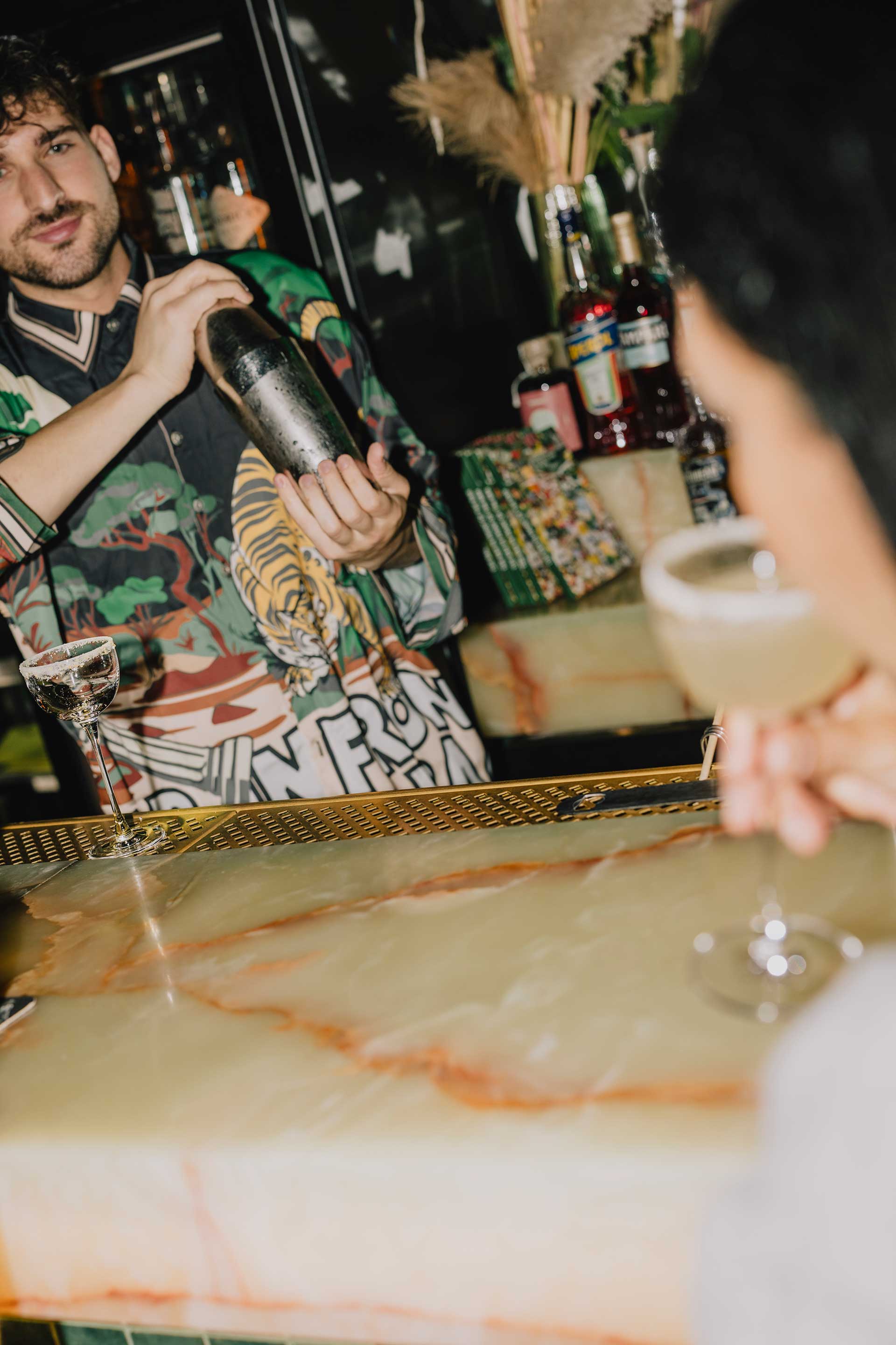 Η Margarita βγαίνει βόλτα στην Αθήνα-1