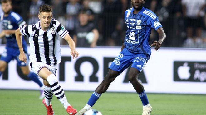 ποδόσφαιρο-τρία-μπάτζετ-στον-αέρα-563756341