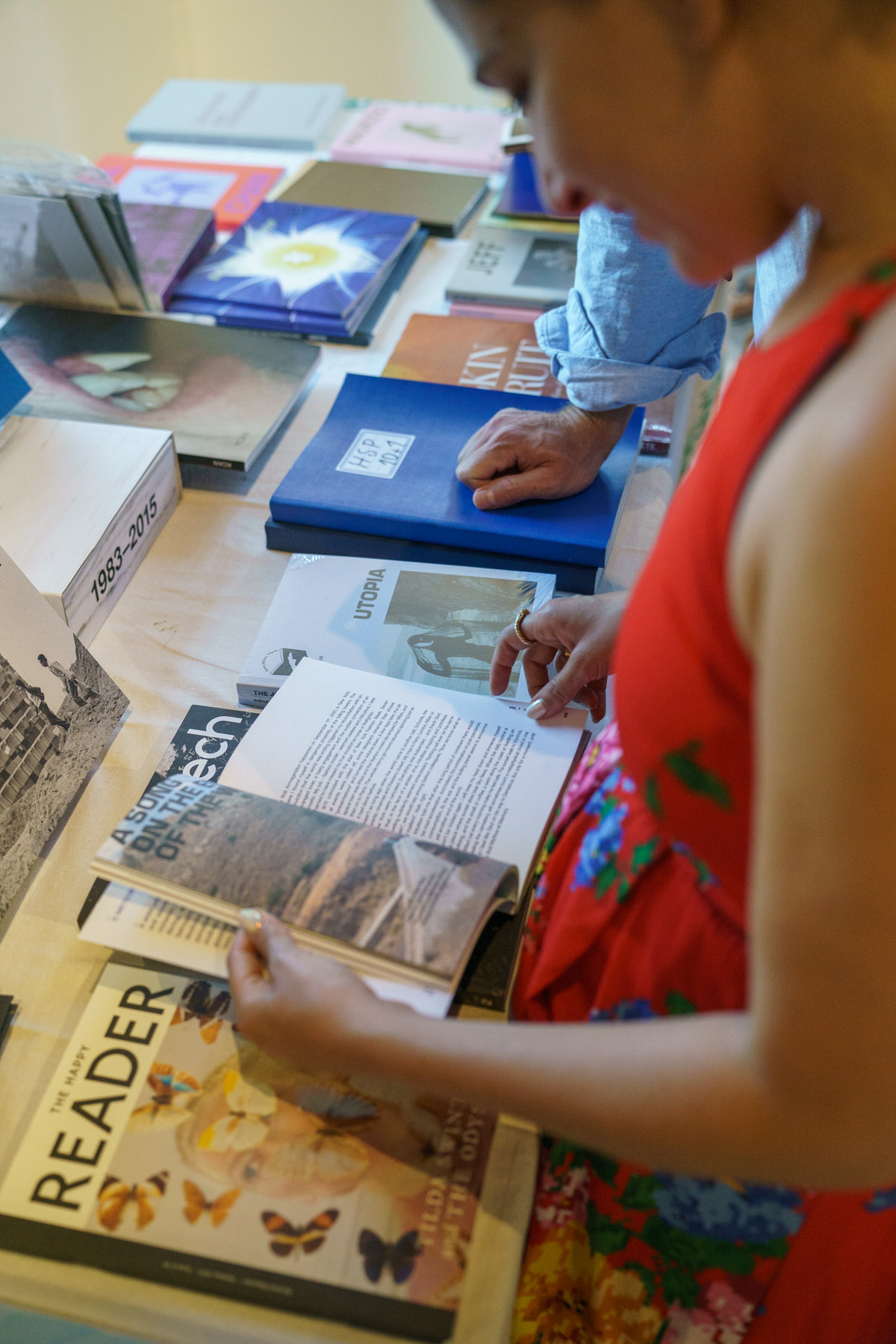 Eνα εφήμερο βιβλιοπωλείο στην Υδρα δοξάζει την μποέμ κοινότητα του νησιού-3