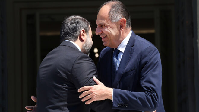 το-καλώδιο-στην-πρίζα-563778118