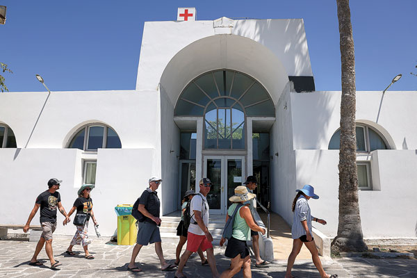 Ο πυρετός μιας εφημερίας στην Πάρο-1