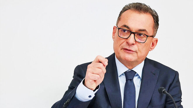 στο-πλευρό-της-fed-όλοι-οι-κεντρικοί-τραπ-563780476