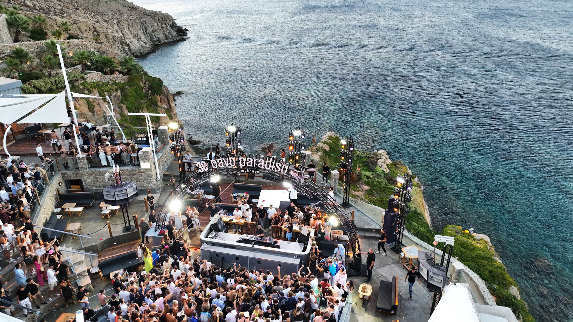 Το διάσημο κλαμπ Cavo Paradiso της Μυκόνου «πρωταγωνιστεί» σε ντοκιμαντέρ-1