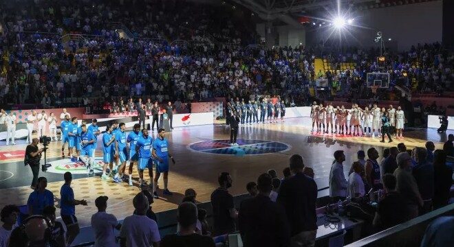 eurobasket-2025-ελληνες-και-κύπριοι-τραγούδησαν-μ-563788828