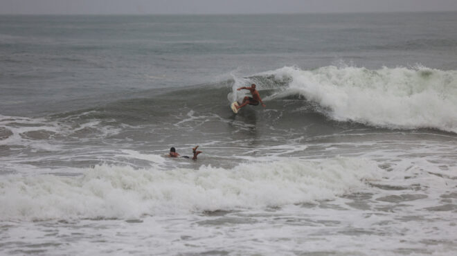 ο-κυκλώνας-εριν-ενισχύεται-ξανά-στην-κ-563768128