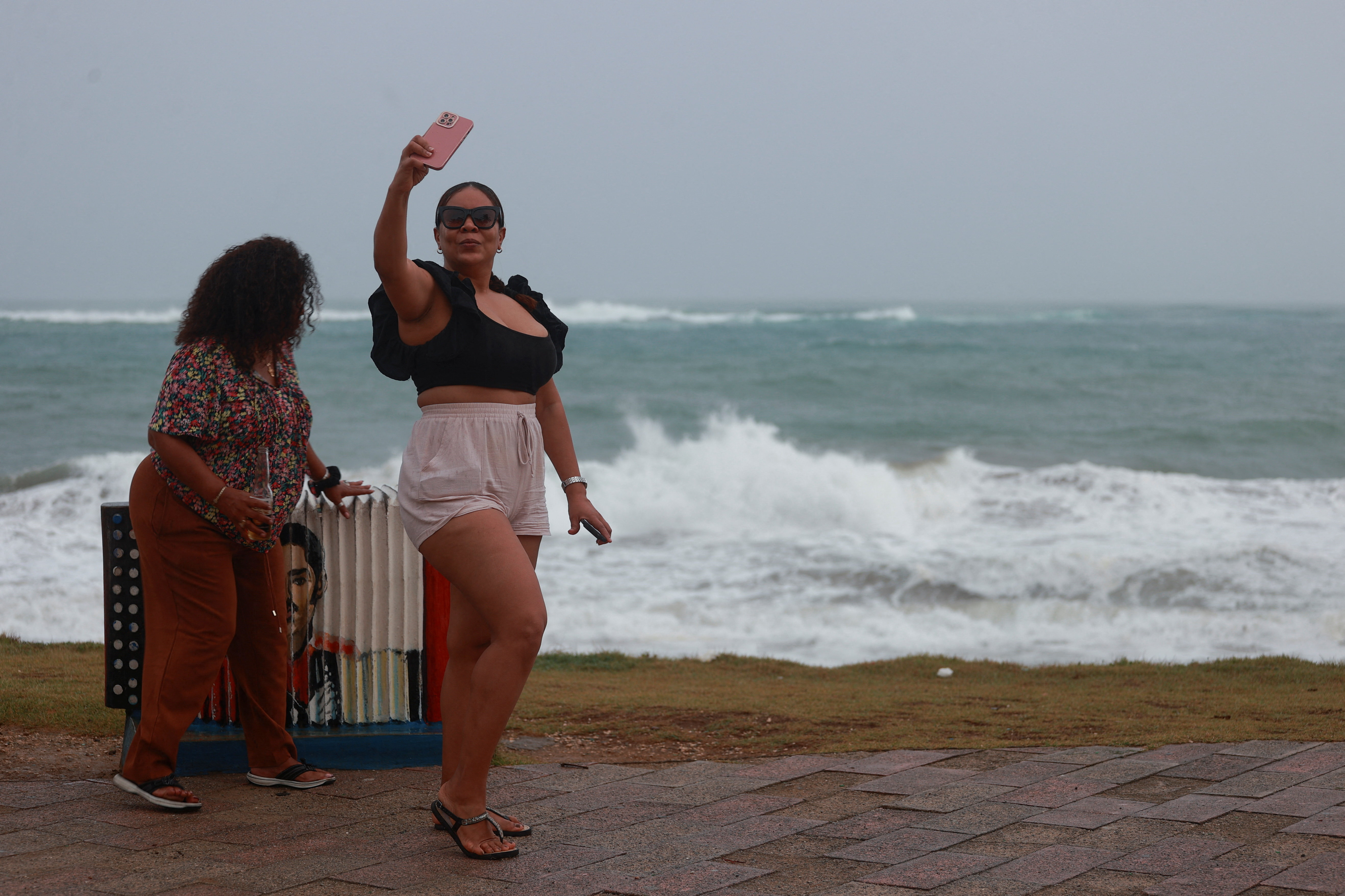 Ο κυκλώνας Εριν ενισχύεται ξανά στην κατηγορία 4 – Απειλεί τις Μπαχάμες-2