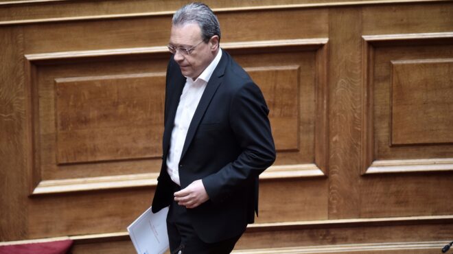 επικοινωνία-φάμελλου-με-αρχηγούς-της-563774278