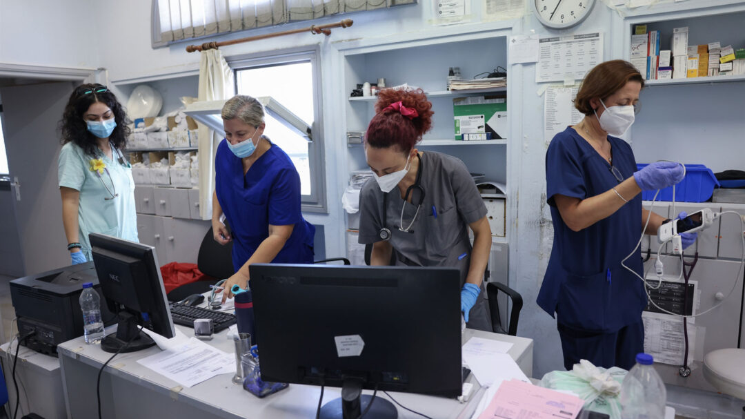 ο-πυρετός-μιας-εφημερίας-στην-πάρο-563748124