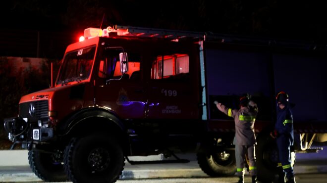 βάρη-φωτιά-σε-ξερά-χόρτα-στη-λεωφόρο-αθ-563753344