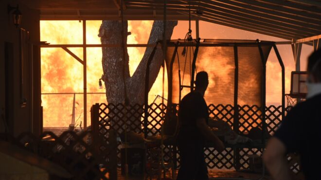 μάχη-με-τις-φλόγες-για-δεύτερο-24ωρο-σε-α-563763022