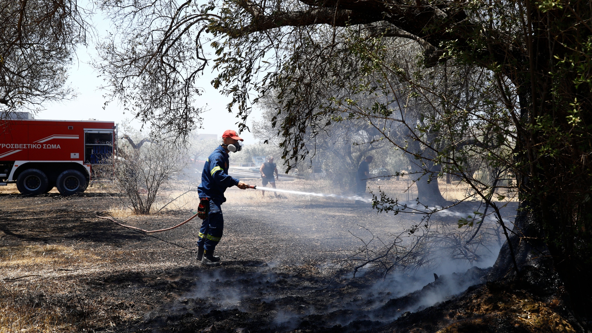 Φωτιά στην Ανατολική Αττική: Στάχτη χιλιάδες στρέμματα – Μάχη με τις αναζωπυρώσεις-1