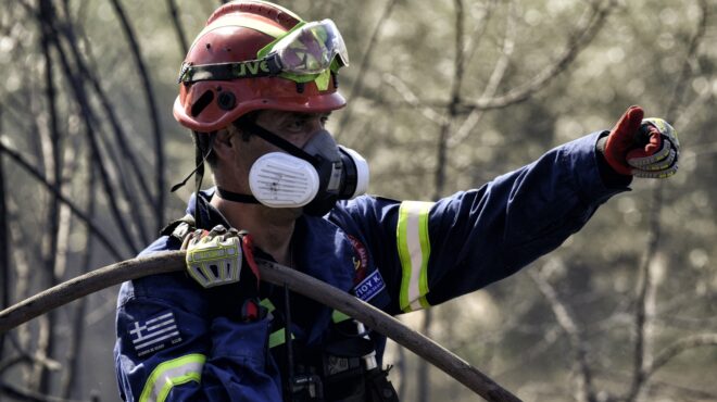 φωτιά-στη-μεγάλη-βόλβη-θεσσαλονίκης-563759386