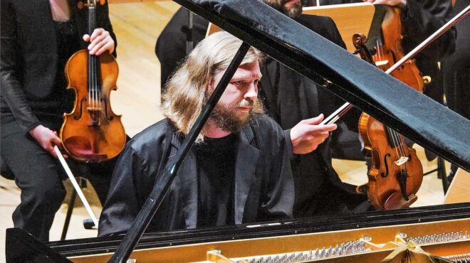 ο-ντένις-κοζούχιν-ερμηνεύει-μπραμς-563789407