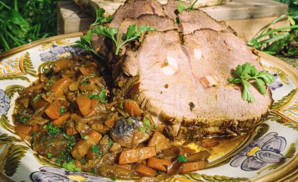 μοσχάρι-φρικαντό-με-πατάτες-σκαστές-α-563789515