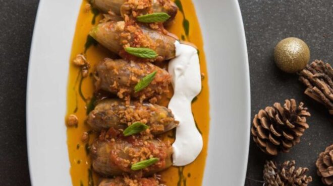 σουγάνια-τα-γεμιστά-κρεμμύδια-της-μ-563786170