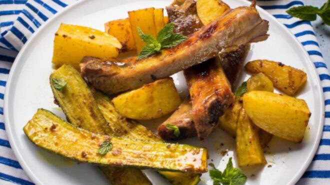 χοιρινά-παϊδάκια-στον-φούρνο-με-πατάτ-563745778