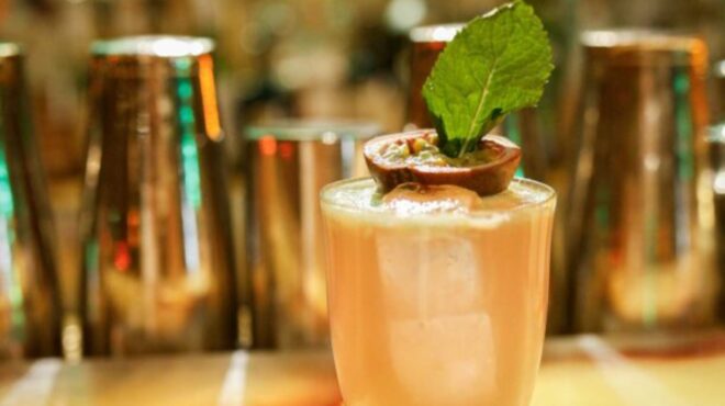 tropical-highball-ανάλαφρο-κοκτέιλ-με-passion-fruit-563758318