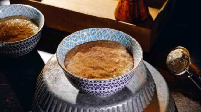 μουχαλεμπί-με-βάση-το-ρύζι-563775607