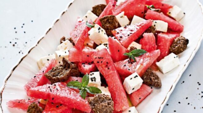 καρπούζι-με-φέτα-χαρουποπαξίμαδα-και-563749180