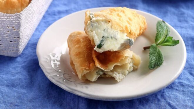 πιταράκια-τηγανητά-με-φέτα-και-ανθότυ-563778997