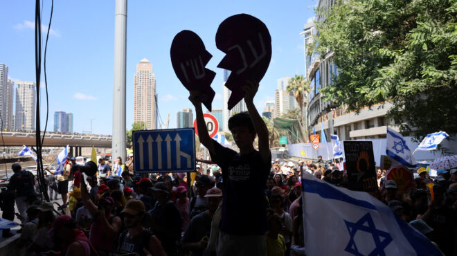 εκατοντάδες-χιλιάδες-διαδήλωσαν-στο-563768287