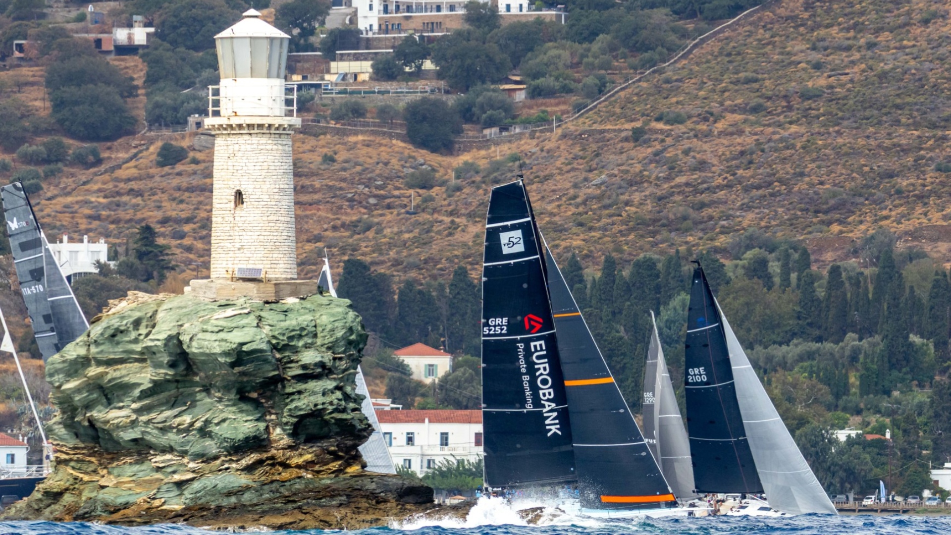 Ο άνεμος έβαλε… εμπόδια πριν από την εκκίνηση στον Αγώνα της Ανδρου-1