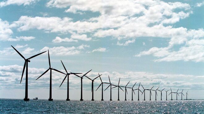 ρεκόρ-επενδύσεων-σε-απε-ξεπέρασαν-τα-380-563789581