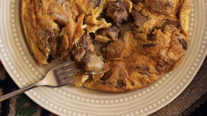 μεζές-με-αυγά-και-ξιδάτο-χοιρινό-563759209